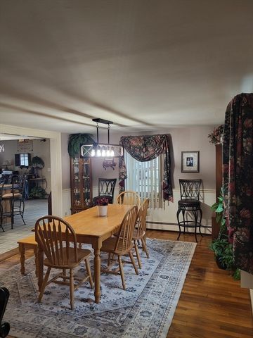 4 Narrows Rd, Freetown, MA 02702