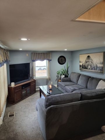 4 Narrows Rd, Freetown, MA 02702