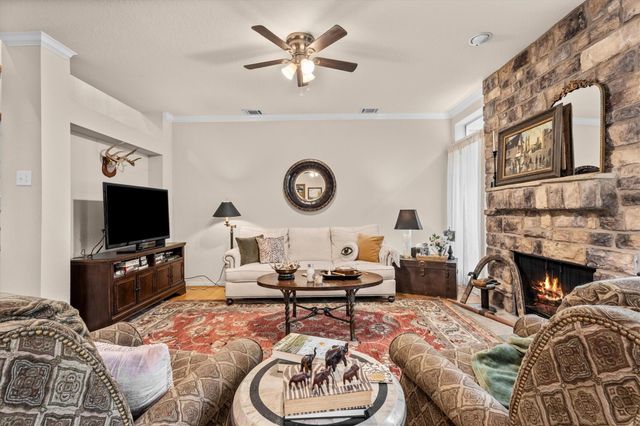 31 Endor Forest Place, The Woodlands, TX 77382