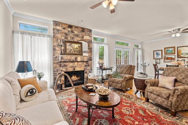 31 Endor Forest Place, The Woodlands, TX 77382