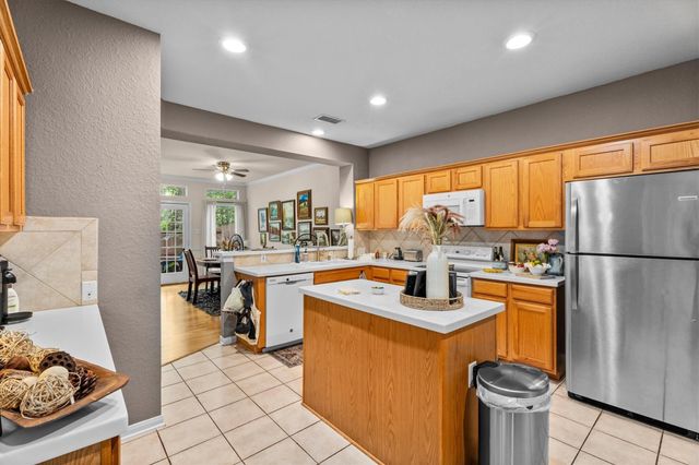 31 Endor Forest Place, The Woodlands, TX 77382