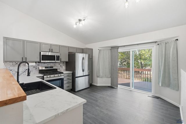 1220 RANGE VIEW CIR, Rapid City, SD 57701