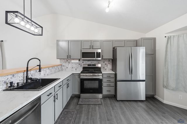 1220 RANGE VIEW CIR, Rapid City, SD 57701
