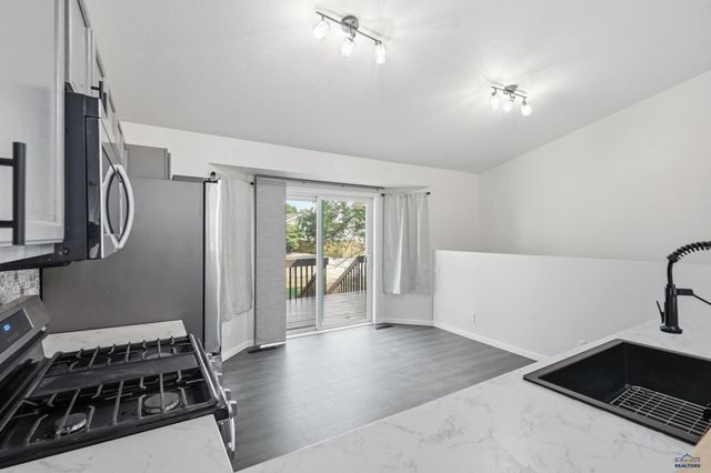 1220 RANGE VIEW CIR, Rapid City, SD 57701
