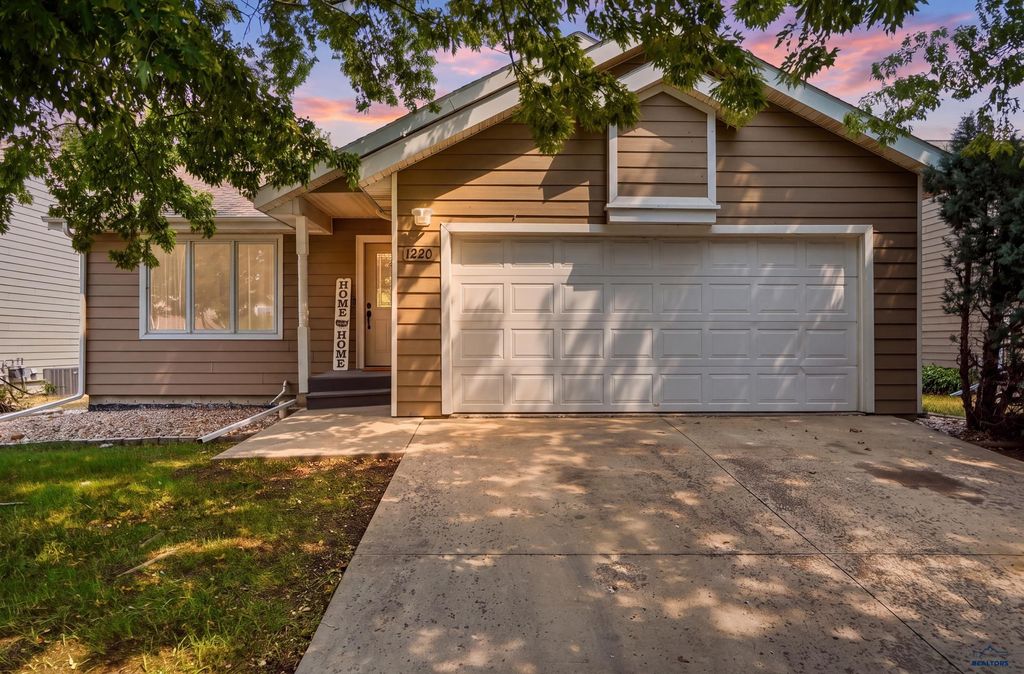 1220 RANGE VIEW CIR, Rapid City, SD 57701