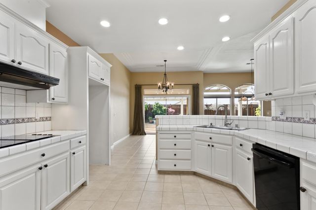 702 Shakeley Ln, Ione, CA 95640