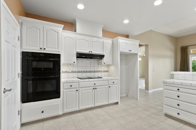 702 Shakeley Ln, Ione, CA 95640