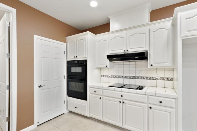 702 Shakeley Ln, Ione, CA 95640