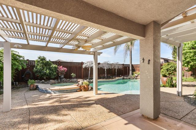 702 Shakeley Ln, Ione, CA 95640