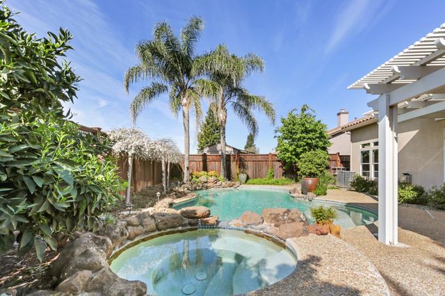 702 Shakeley Ln, Ione, CA 95640