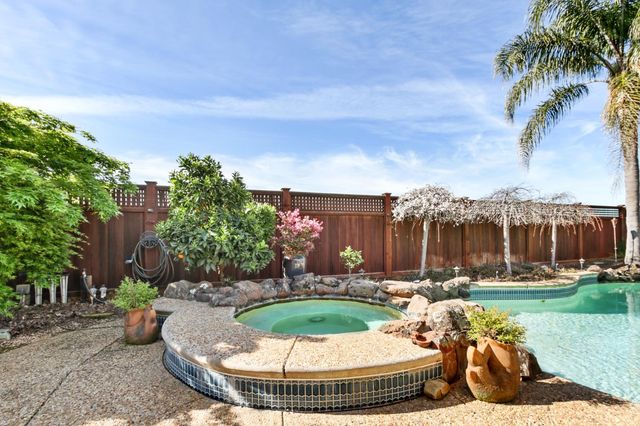 702 Shakeley Ln, Ione, CA 95640