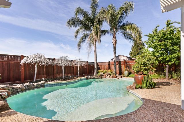 702 Shakeley Ln, Ione, CA 95640