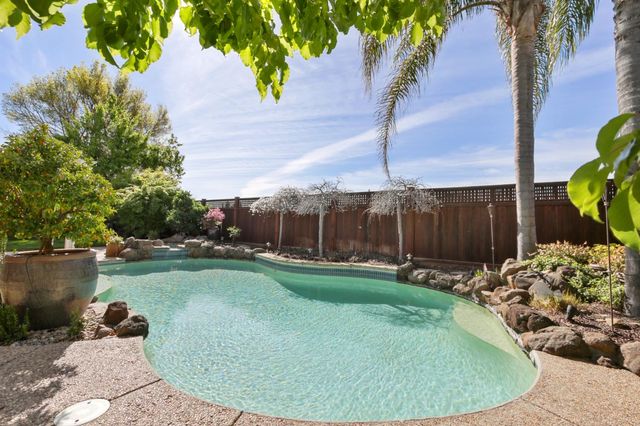 702 Shakeley Ln, Ione, CA 95640