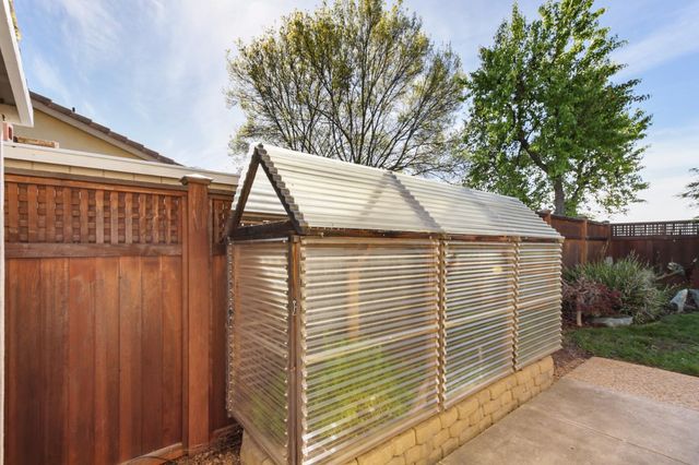 702 Shakeley Ln, Ione, CA 95640