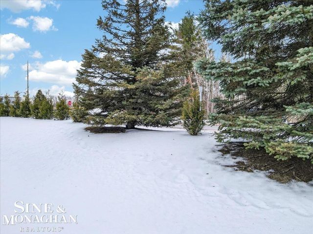 2075 Pauls Court, Marysville, MI 48040