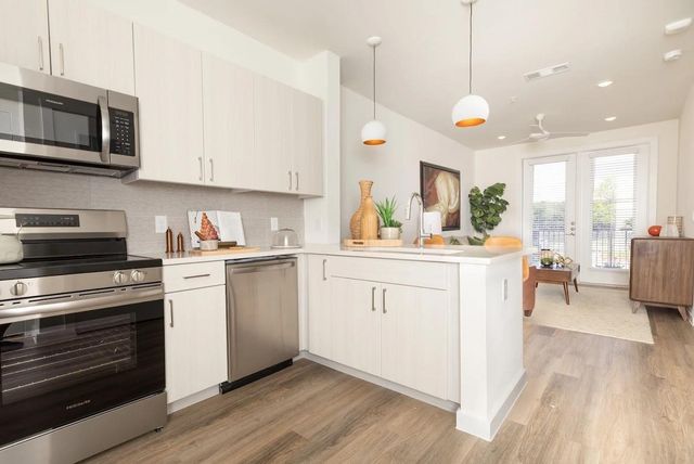 1690 North Loop 372, Houston, TX 77009