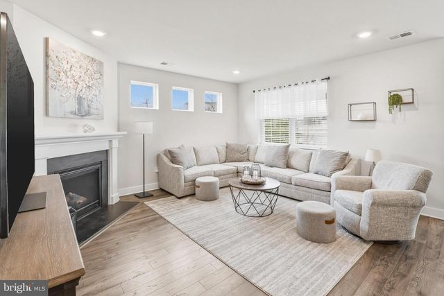 101 CONGRESSIONAL CT, Moorestown, NJ 08057