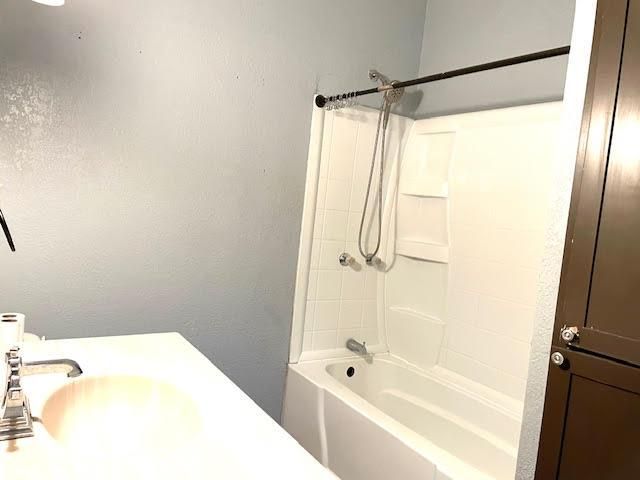 230 Vermont Ave, Turlock, CA 95380