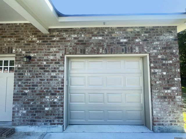 11983 Forest Oaks Ct, Baton Rouge, LA 70815