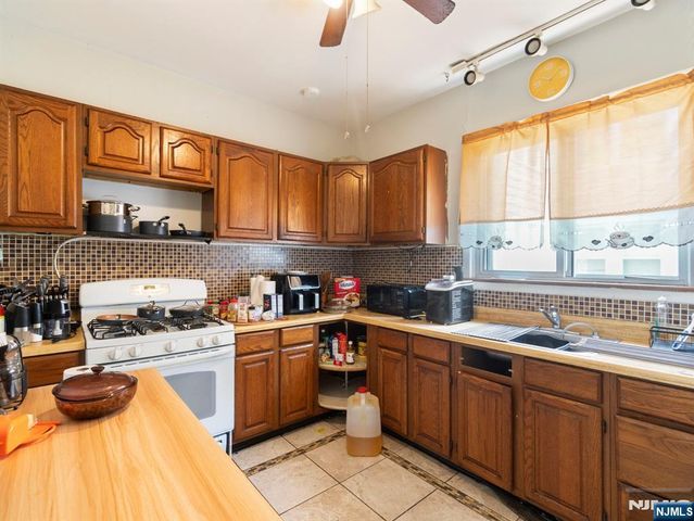 98 Ashland, East Orange, NJ 07017