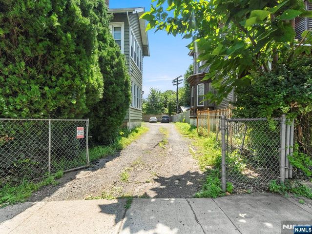 98 Ashland, East Orange, NJ 07017