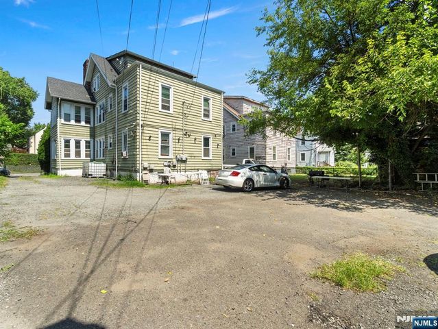 98 Ashland, East Orange, NJ 07017