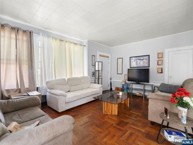 98 Ashland, East Orange, NJ 07017