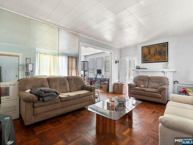 98 Ashland, East Orange, NJ 07017