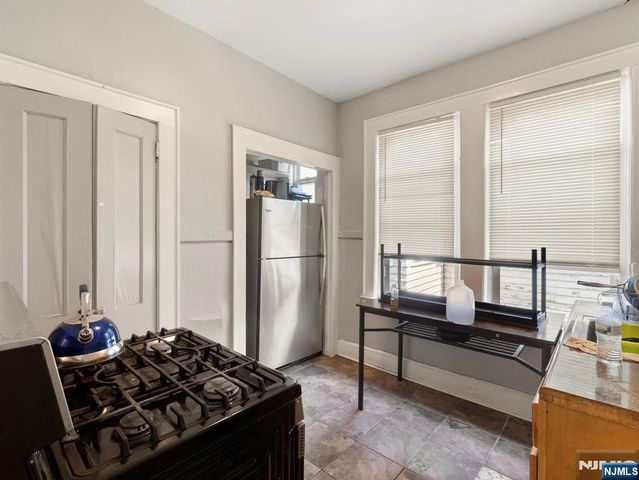 98 Ashland, East Orange, NJ 07017