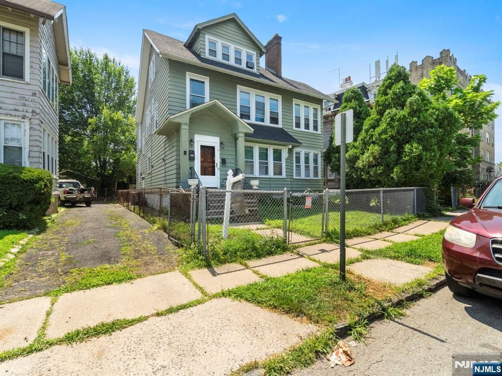98 Ashland, East Orange, NJ 07017