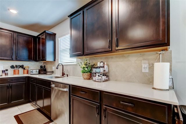 906 SWAYING SAWGRASS AVENUE, Ruskin, FL 33570