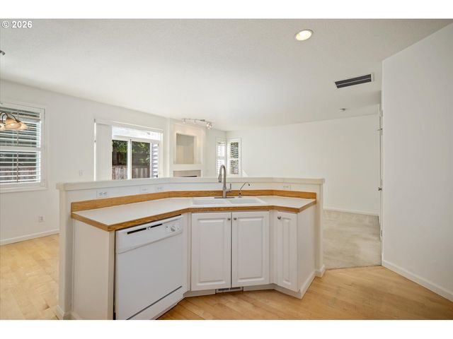 5648 Ne CADDIS Dr, Hillsboro, OR 97124