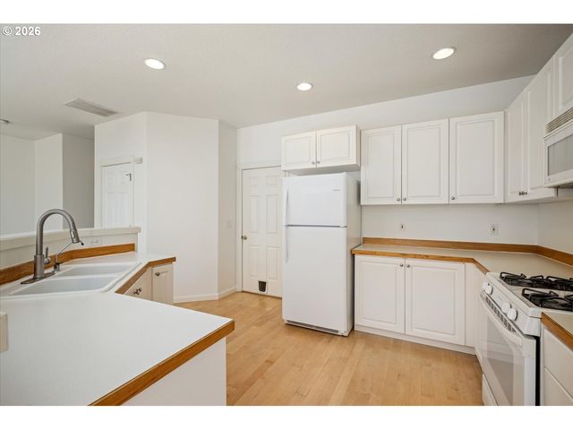 5648 Ne CADDIS Dr, Hillsboro, OR 97124