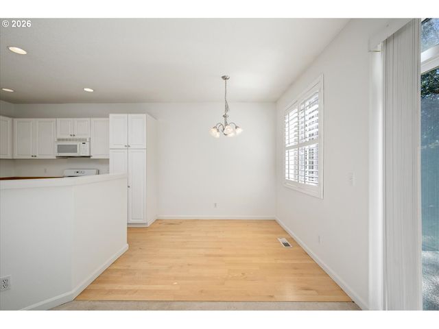 5648 Ne CADDIS Dr, Hillsboro, OR 97124