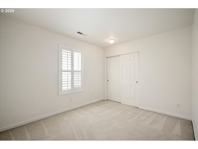 5648 Ne CADDIS Dr, Hillsboro, OR 97124