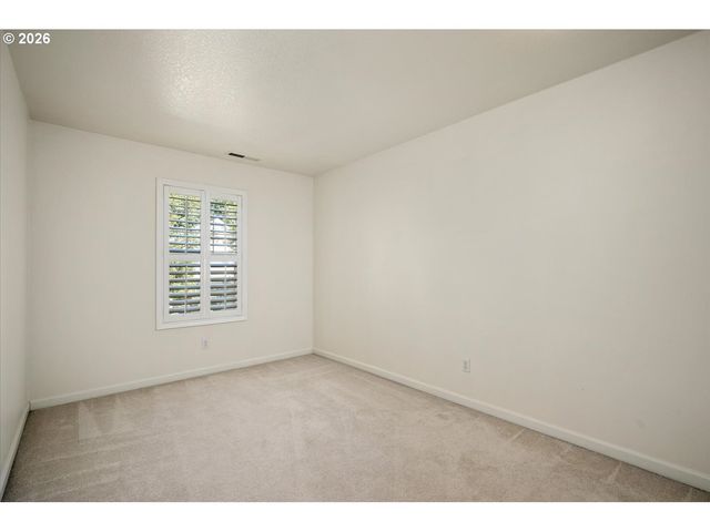 5648 Ne CADDIS Dr, Hillsboro, OR 97124