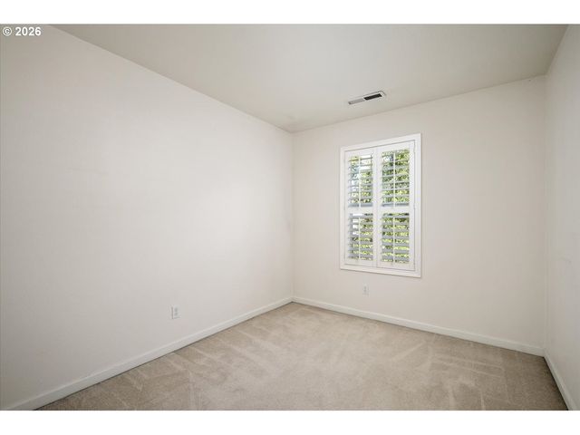 5648 Ne CADDIS Dr, Hillsboro, OR 97124