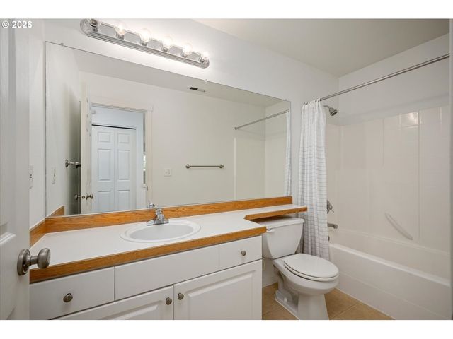 5648 Ne CADDIS Dr, Hillsboro, OR 97124