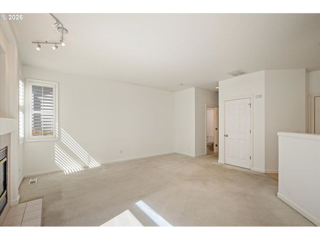 5648 Ne CADDIS Dr, Hillsboro, OR 97124