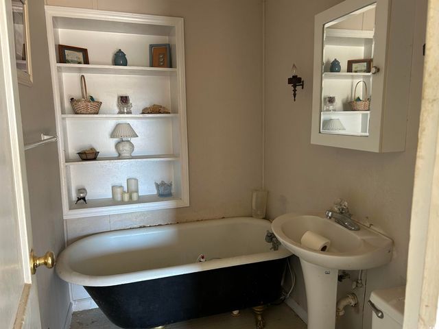 404 E Andrews St., Hemingway, SC 29554