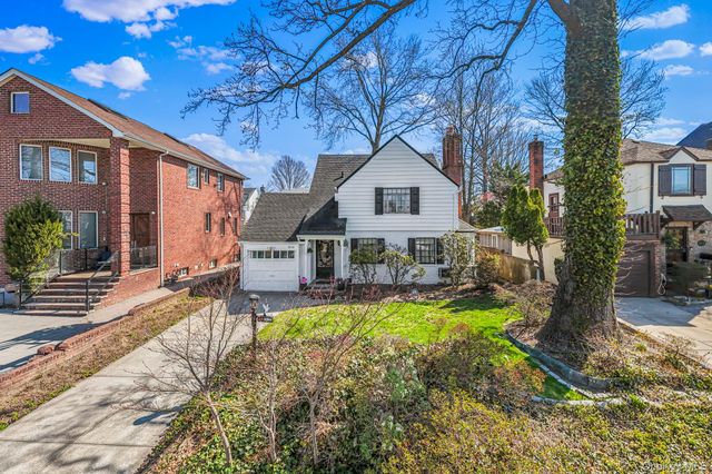 85-25 213th Street, Hollis Hills, NY 11427