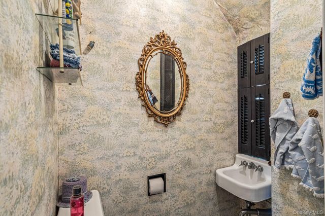 85-25 213th Street, Hollis Hills, NY 11427