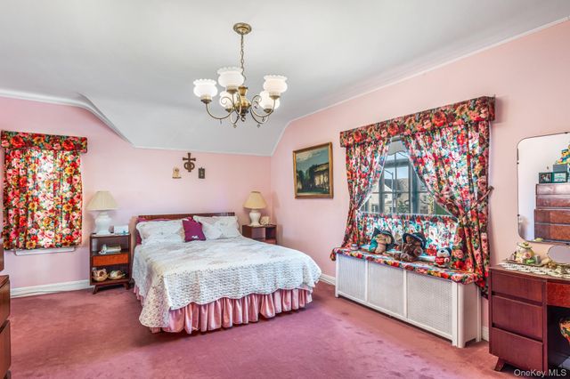 85-25 213th Street, Hollis Hills, NY 11427