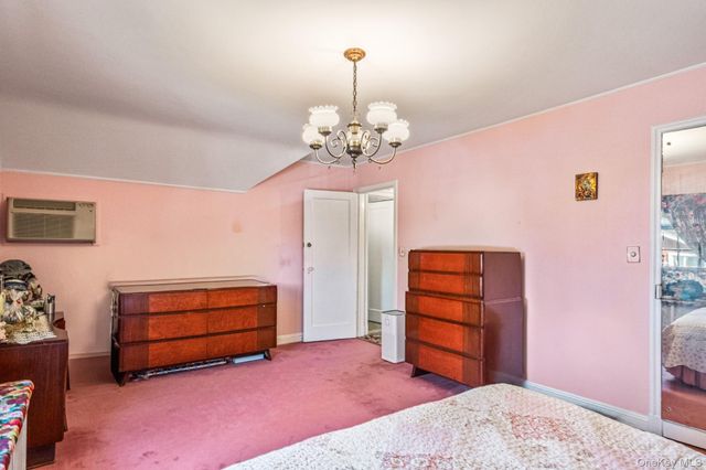 85-25 213th Street, Hollis Hills, NY 11427