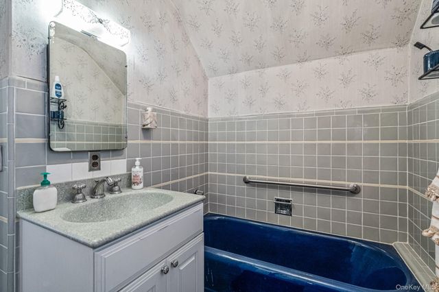 85-25 213th Street, Hollis Hills, NY 11427