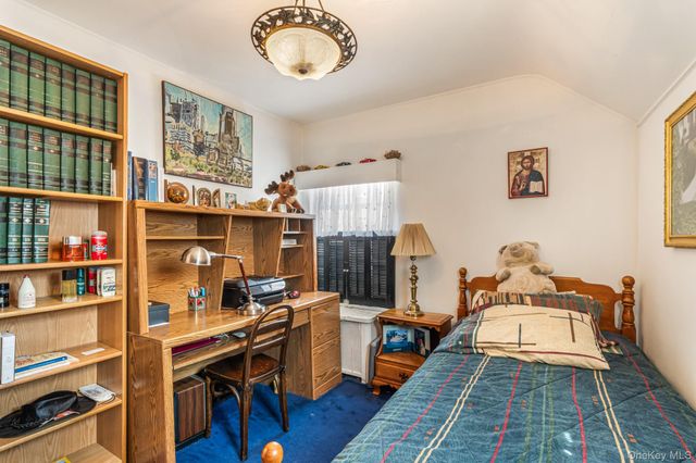 85-25 213th Street, Hollis Hills, NY 11427