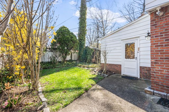 85-25 213th Street, Hollis Hills, NY 11427