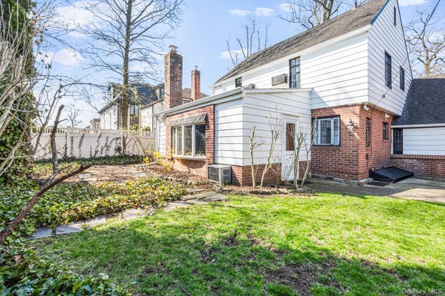 85-25 213th Street, Hollis Hills, NY 11427