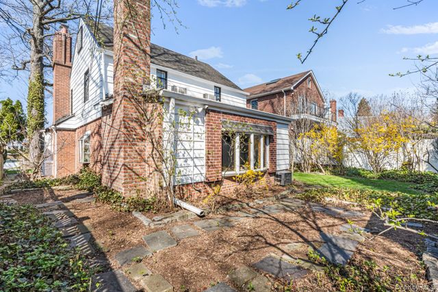 85-25 213th Street, Hollis Hills, NY 11427