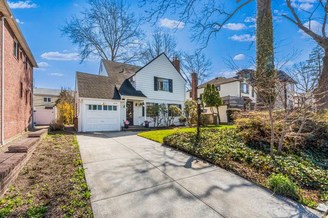 85-25 213th Street, Hollis Hills, NY 11427